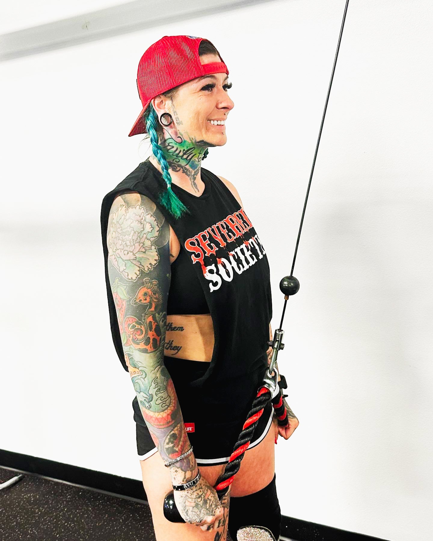 Team Amplife® Ambassador SuZanne Jacobsen performing a tricep pull down